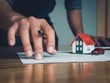 Nguy cơ bị "siết" nhà vì cho mượn sổ đỏ