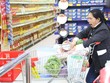 Chen chân sắm Tết trong siêu thị