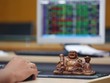VN-Index giảm mạnh, than hồng hay lửa ấm?