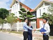 Không bít cửa cho vay bất động sản