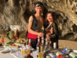 Người làm du lịch yêu thương khách Việt Nam và chiều chuộng từng khách quốc tế