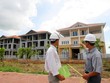 Doanh nghiệp địa ốc xoay xở trong thời khó