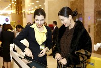Khách hàng trải nghiệm các sản phẩm dịch vụ ngân hàng số tại Nam A Bank