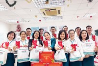 Công đoàn viên, người lao động Phòng Marketing nhận quà Tết và hỗ trợ từ Công đoàn cơ sở