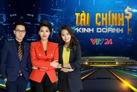 Các biên tập viên Hữu Trí, Ngọc Trinh, Minh Hằng (từ trái qua phải) của Bản tin Tài chính kinh doanh