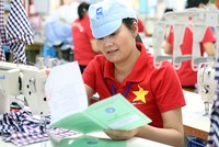 Bảo hiểm xã hội các địa phương tích cực bàn giao sổ bảo hiểm cho người lao động