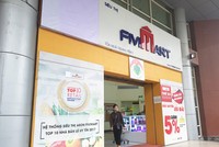 Biển hiệu các siêu thị của Fivimart đã che đi logo của Aeon (vốn đặt tại góc trên cùng bên trái). Ảnh: Minh Sơn.