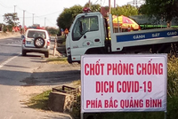 Chốt kiểm soát dịch bệnh Covid-19 trên tuyến quốc lộ 1A tại xã Quảng Đông, huyện Quảng Trạch. Ảnh: CDC Quảng Bình