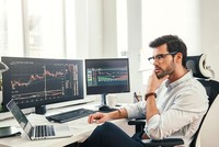 Giao dịch chứng khoán khối ngoại ngày 12/10: Mua mạnh FMC, tiếp tục bán HPG