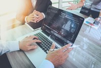 Giao dịch chứng khoán khối ngoại ngày 25/10: Bán ròng hơn 1.250 tỷ đồng