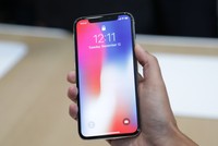 iPhone X quay đầu tăng giá