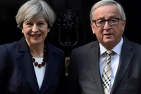 Bà May sẽ gặp ông Jean-Claude Juncker ở Brussels vào trưa 4/12 trong buổi làm việc quan trọng của tiến trình Brexit. Ảnh: Reuters.