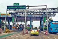 Hiện mức thu giá dịch vụ qua trạm Tân Đệ đối với xe dưới 12 ghế ngồi, xe tải có tải trọng dưới 2 tấn và các loại xe buýt vận tải khách công cộng là 35.000 đồng/vé/lượt; 1.050.000 đồng/vé/tháng; 2.850.000 đồng/vé/quý.
