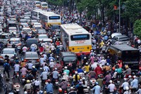 Ô tô, xe máy có thể chịu thêm phí mới là phí bảo vệ môi trường đối với khí thải.