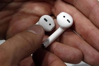 AirPods Pro sẽ là tên gọi chính thức của AirPods 3? Ảnh: AFP.