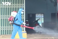 Ngành y tế khử khuẩn khu vực phát hiện ca bệnh.