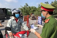 Một chốt kiểm soát dịch ở Bắc Ninh. (Ảnh: Đinh Văn Nhiều/TTXVN).