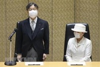 Nhật hoàng Naruhito (trái) và Hoàng hậu Masako dự một sự kiện ở thủ đô Tokyo. (Ảnh: Kyodo/TTXVN)