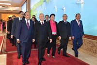 Tổng Bí thư, Chủ tịch nước Nguyễn Phú Trọng, Thủ tướng Chính phủ Nguyễn Xuân Phúc, Chủ tịch Quốc hội Nguyễn Thị Kim Ngân, Thường trực Ban Bí thư Trần Quốc Vượng và các đại biểu tới dự Hội nghị Chính phủ với các địa phương. - Ảnh: VGP