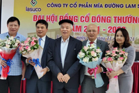 Ông Lê Văn Tam (đội mũ ở giữa) thôi làm Chủ tịch HĐQT LSS