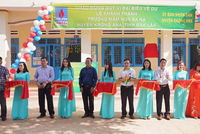 Cắt băng khánh thành công trình nâng cấp, sửa chữa cơ sở hạ tầng trường Mầm non Ea Na