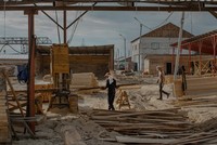 Một xưởng cưa của Trung Quốc ở Kansk, Siberia, Nga. Ảnh: NYT