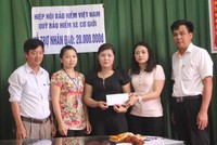 Quỹ Bảo hiểm xe cơ giới trao hỗ trợ nhân đạo cho nạn nhân ở Nghệ An