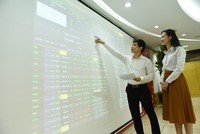 Doanh nghiệp đại chúng: Bập bõm công bố thông tin bất thường