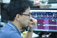 VN-Index tăng trong nghi ngờ, chiến thuật bám theo dòng tiền
