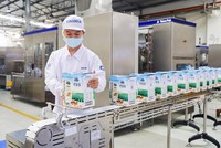 Mới đây, Vinamilk đã mở đầu năm 2021 với lô hàng lớn đầu năm xuất khẩu đi Trung Quốc gồm sữa hạt cao cấp và sữa đặc
