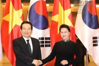 Chủ tịch Quốc hội Nguyễn Thị Kim Ngân đón Chủ tịch Quốc hội Hàn Quốc Chung Sye-kyun (Ảnh: Quochoi.vn)