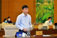 Nếu Quốc hội cũng đồng ý với đề xuất lùi sửa Luật Đất đai đến nhiệm kỳ sau thì việc sửa Luật Đất đai sẽ hơn một lần "lỡ hẹn". Trong ảnh: Bộ trưởng Bộ Tư pháp Lê Thành Long trình bày tờ trình của Chính phủ (Ảnh: Quochoi.vn)