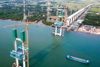 Dự án đường cao tốc Bến Lức - Long Thành hiện còn 90 hộ dân chưa bàn giao mặt bằng cho các đơn vị thi công.