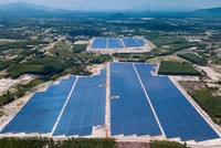 Dự án Nhà máy điện mặt trời đầu tiên tại tỉnh Bình Định được hòa lưới điện quốc gia. Ảnh Nhà máy điện mặt trời Cát Hiệp, Phù Cát (công suất 49,5 MWp).