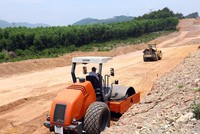 Thi công cao tốc Bắc - Nam phía Đông đoạn qua Quảng Trị.