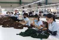 Công nhân làm việc tại nhà máy may mặc ở TP.HCM (Ảnh: Lê Toàn).