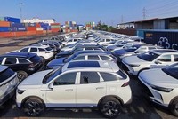 Xe con dưới 9 chỗ ngồi của Trung Quốc nhập vào Việt Nam tại cảng Sài Gòn (Ảnh Tổng cục Hải quan cung cấp).