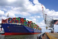 Tàu chở container siêu lớn của CMA - CGM cập cảng Cái Mép - Thị Vải.