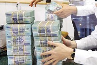 Dịch bệnh khiến doanh nghiệp có xu hướng gửi tiền vào ngân hàng để phòng thủ, hơn là rót vào đầu tư, sản xuất - kinh doanh
