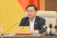 Chủ tịch Quốc hội Vương Đình Huệ phát biểu tại phiên họp.