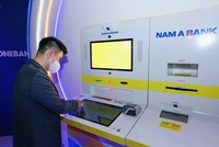 Khách hàng trải nghiệm tại Lễ ra mắt Hệ sinh thái số ONEBANK