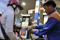 Giá xăng trước áp lực tăng giá kỳ thứ 5 liên tiếp trong vòng 2,5 tháng qua.
