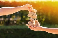 Nhận định thị trường phiên giao dịch chứng khoán ngày 25/4: Việc mua cổ phiếu cần phải được xem xét kỹ