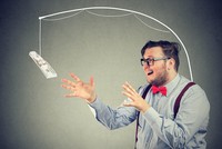 Thị trường tài chính 24h: Chứng khoán tiếp tục bị bán mạnh về cuối phiên