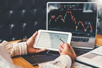 Giao dịch chứng khoán phiên sáng 6/7: Lực bán chực chờ, VN-Index không thể trở lại ngưỡng 1.420 điểm