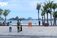 Các bãi tắm ở Hạ Long trong thời điểm hạn chế tụ tập đông người, chống dịch COVID-19.