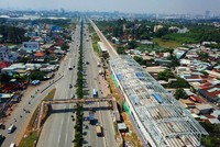 TP.HCM sẽ chi 94 tỷ đồng làm dự án tăng cường khả năng tiếp cận và tổ chức kết nối các tuyến xe buýt với nhà ga thuộc tuyến đường sắt đô thị số 1. Ảnh: Lê Toàn.