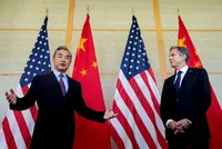 Ngoại trưởng Mỹ Antony Blinken (phải) và người đồng cấp Trung Quốc Vương Nghị gặp nhau ngày 9/7 (Ảnh: Reuters).