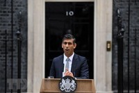 Tân Thủ tướng Anh Rishi Sunak phát biểu tại Số 10 phố Downing ở London ngày 25/10. (Ảnh: AFP/TTXVN)