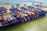 Toàn cảnh chuyến tàu thương mại đầu tiên của hãng tàu CMA – CGM tại Cảng Gemalink (Ảnh: Lê Toàn)